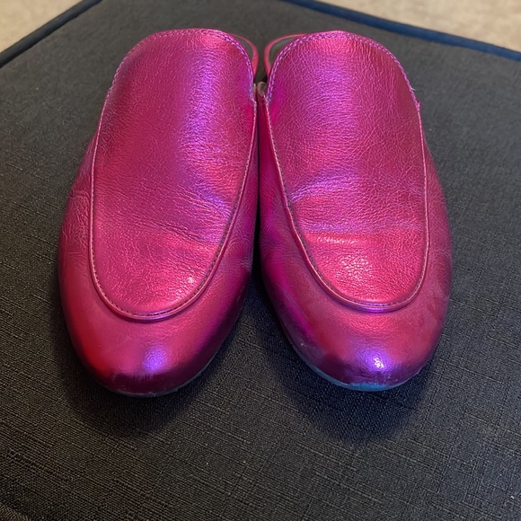 Kenneth Cole mules . Fuchsia shiny in color. - Picture 2 of 4